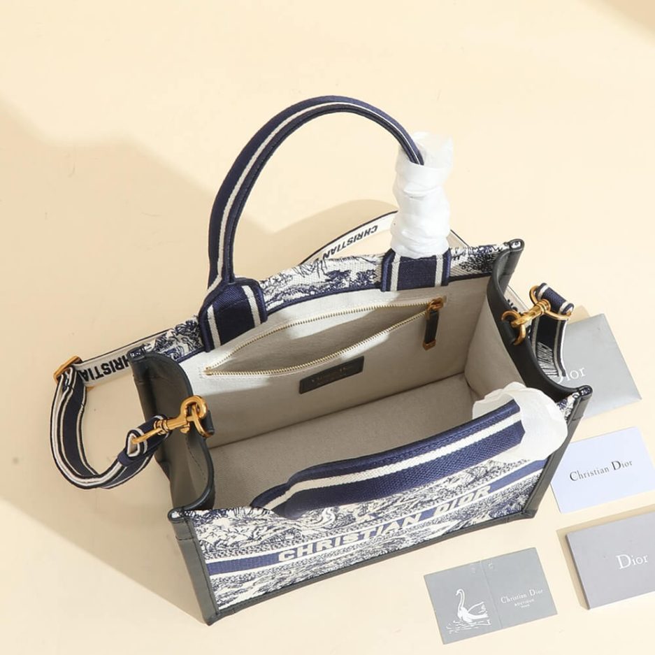 Medium D10r Book Tote